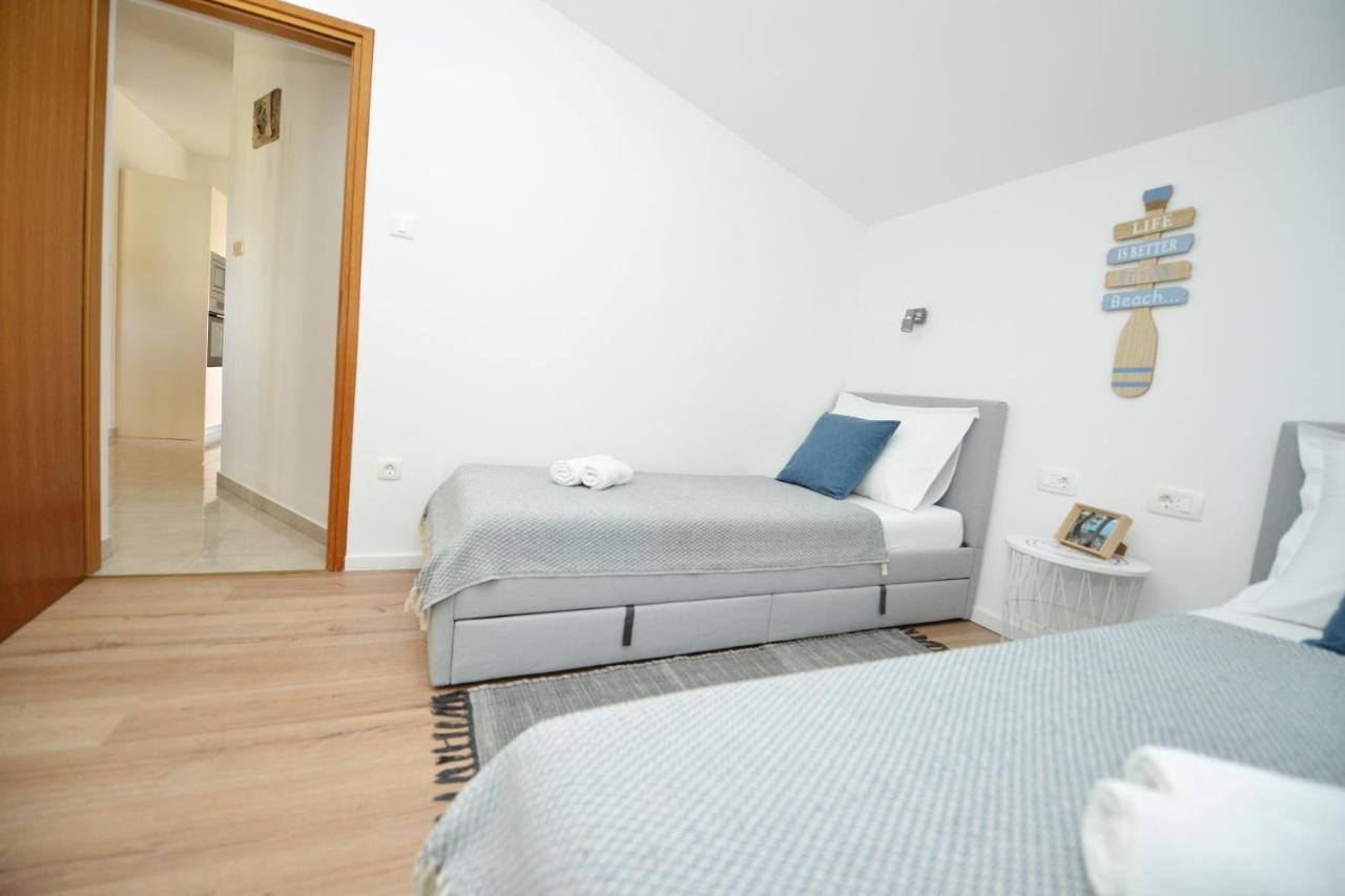 Apartmani Laura Vir Exterior foto
