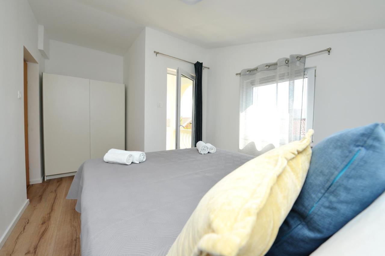 Apartmani Laura Vir Exterior foto